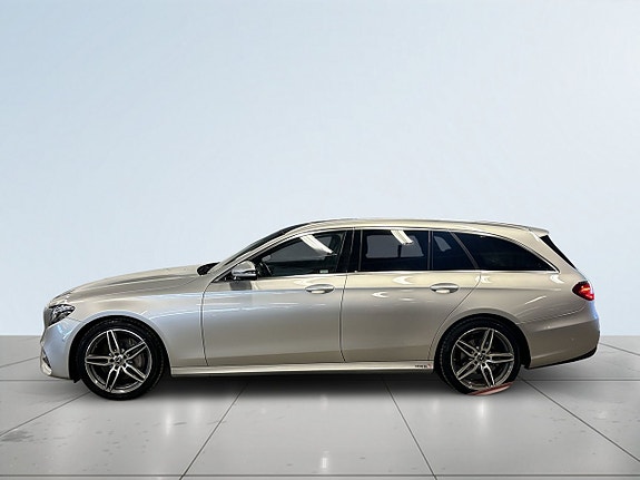 Mercedes-Benz E220 4 of 5