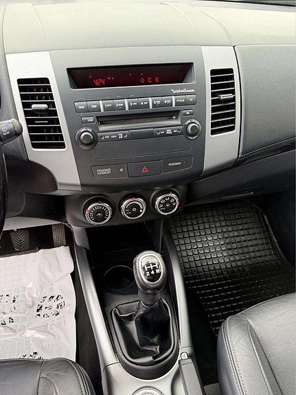Mitsubishi Outlander 16 of 23
