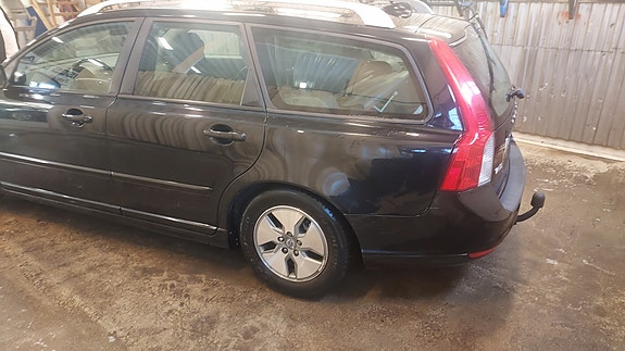 Volvo V50 3 of 9