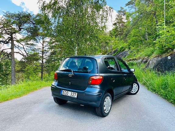 Toyota Yaris 4 of 6