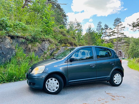 Toyota Yaris 3 of 6