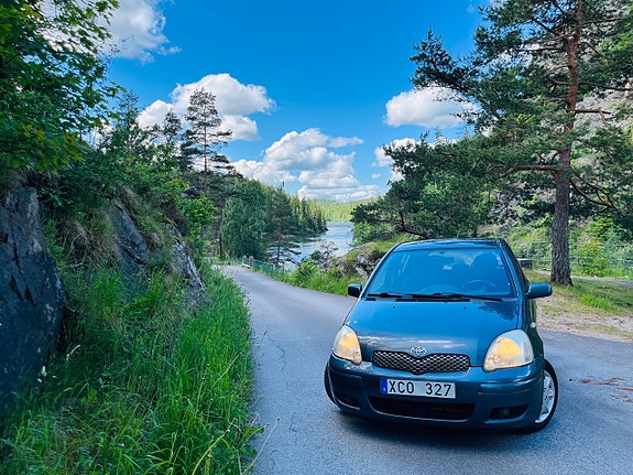 Toyota Yaris 2 of 6
