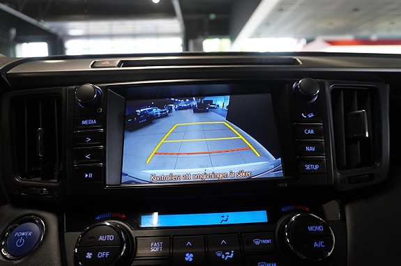 Toyota RAV4 6 of 12