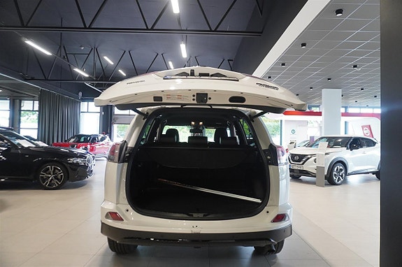 Toyota RAV4 11 of 12