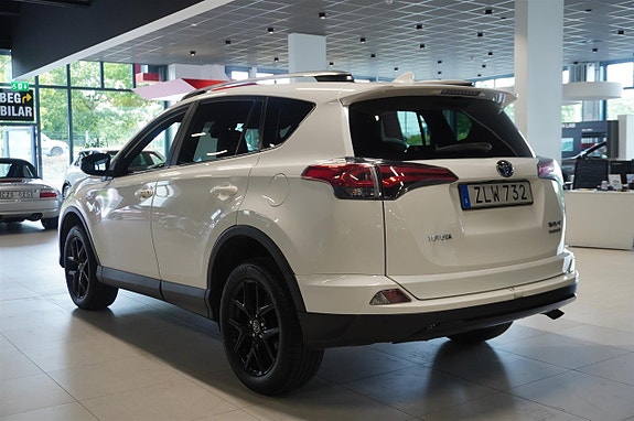 Toyota RAV4 3 of 5