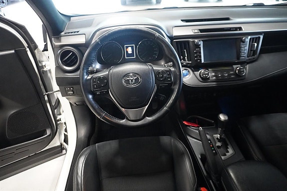 Toyota RAV4 2 of 5
