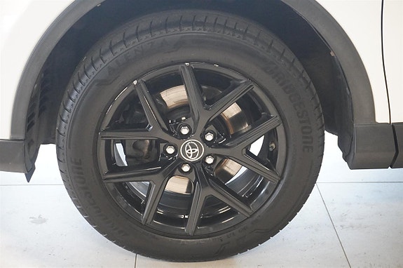 Toyota RAV4 12 of 12