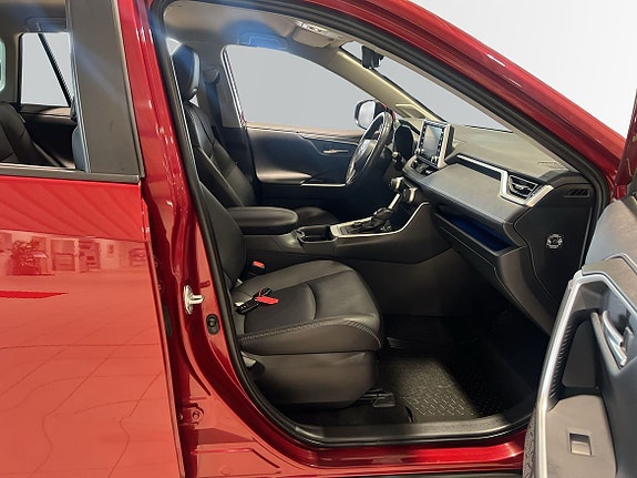 Toyota RAV4 6 of 23