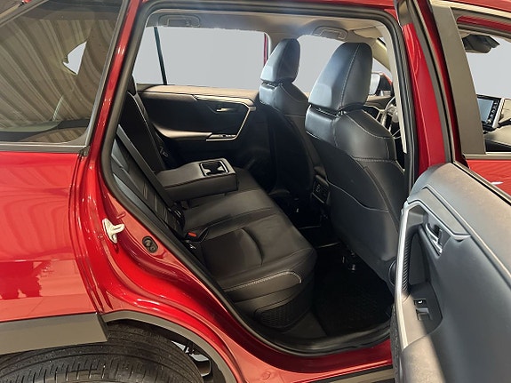 Toyota RAV4 7 of 23