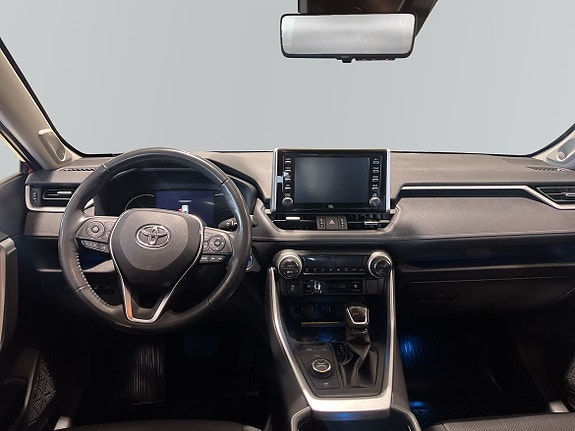 Toyota RAV4 8 of 23