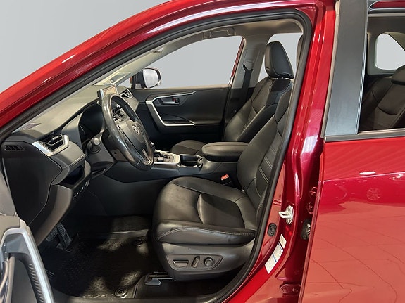 Toyota RAV4 12 of 23
