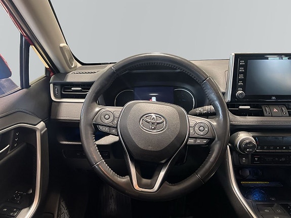 Toyota RAV4 9 of 23