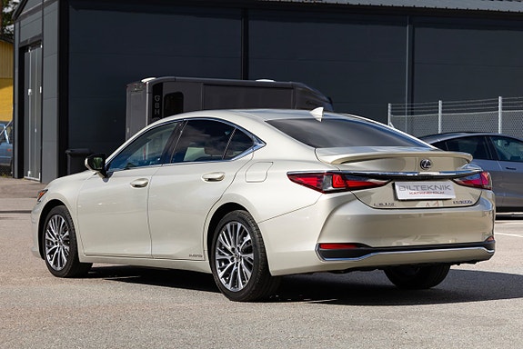 Lexus ES300h 5 of 5