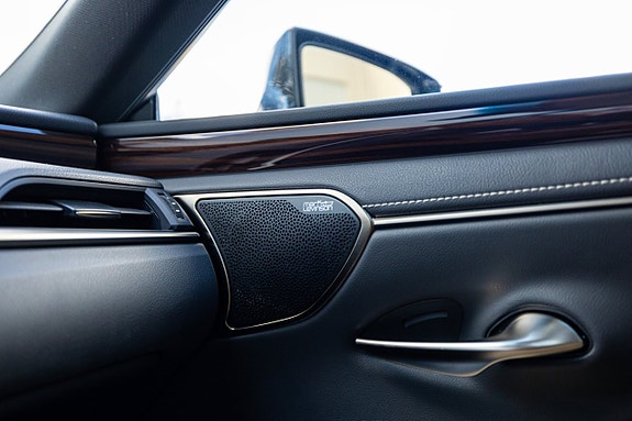 Lexus ES300h 22 of 26