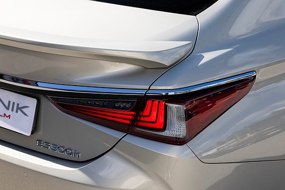 Lexus ES300h 16 of 26