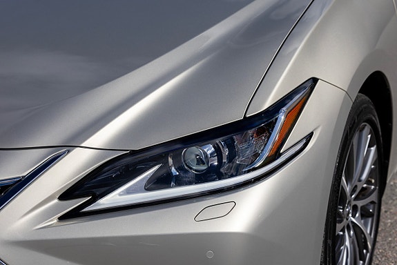 Lexus ES300h 13 of 26