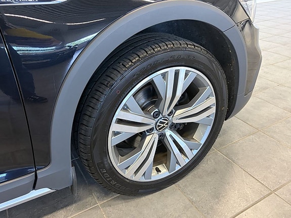 Volkswagen Passat Alltrack 3 of 5