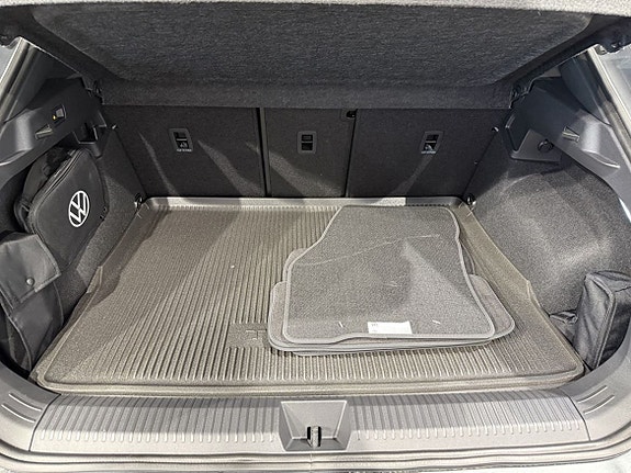 Volkswagen T-Roc 21 of 24