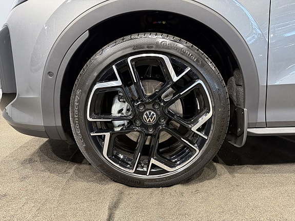 Volkswagen T-Roc 6 of 24
