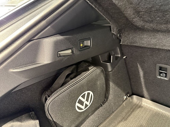 Volkswagen T-Roc 22 of 24
