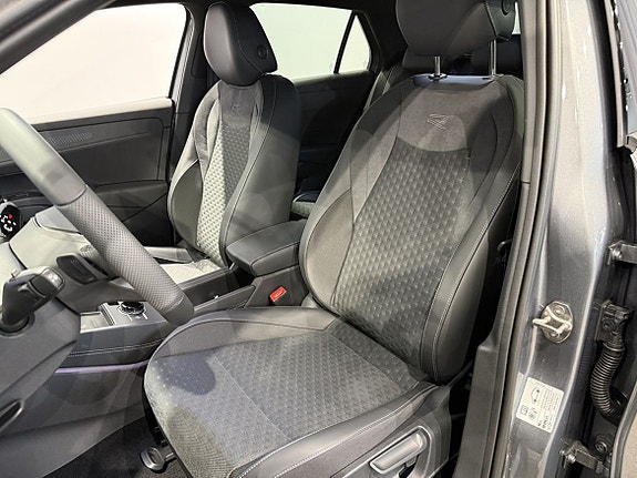 Volkswagen T-Roc 8 of 24