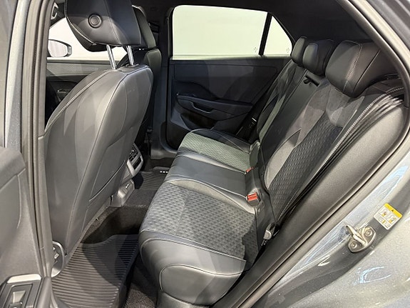 Volkswagen T-Roc 19 of 24