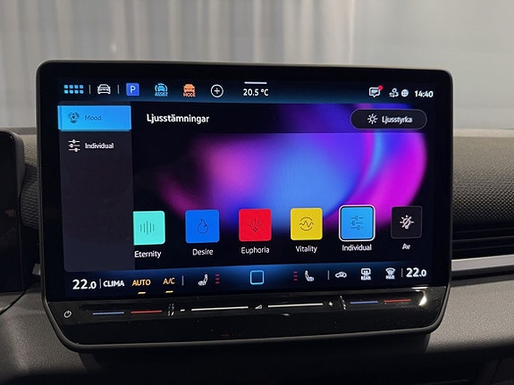 Volkswagen T-Roc 15 of 24