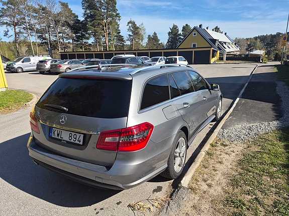 Mercedes-Benz E220 4 of 5