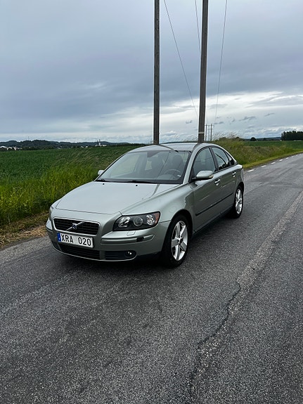 Volvo S40 2 of 9