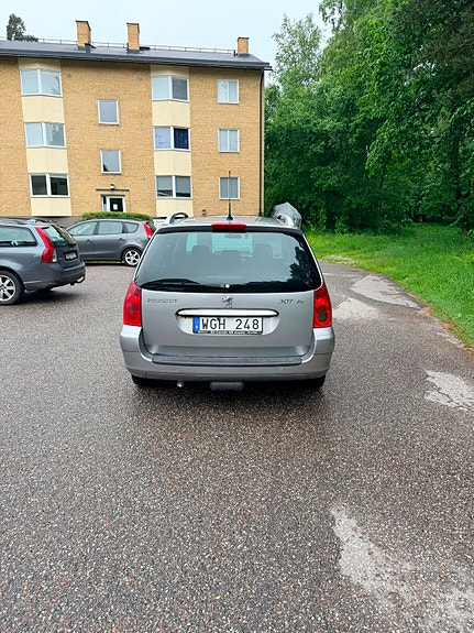 Peugeot 307 SW 2 of 5