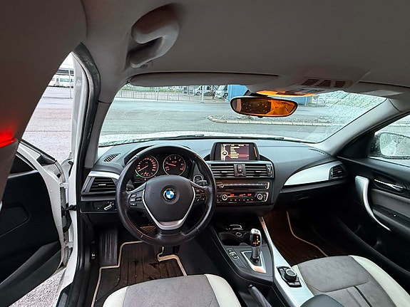 BMW 118d 3 of 5
