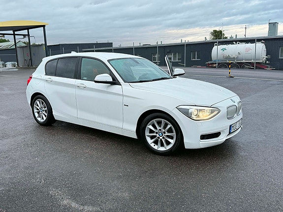 BMW 118d 4 of 5