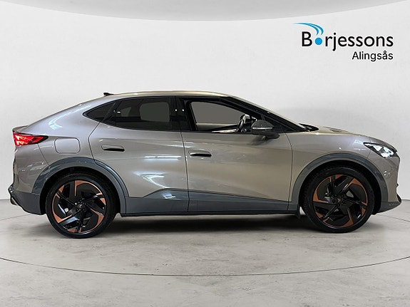 Cupra Tavascan 2 of 8