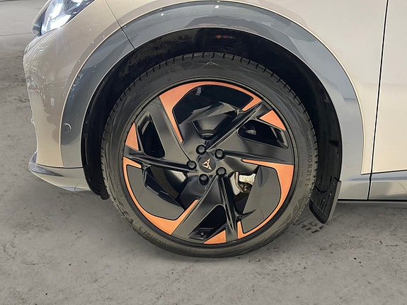 Cupra Tavascan 3 of 8