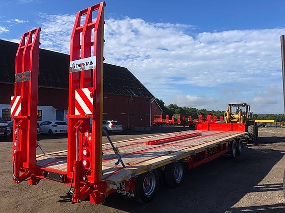 Chieftain 4-axl maskintransport 30 ton traktor 8 of 8