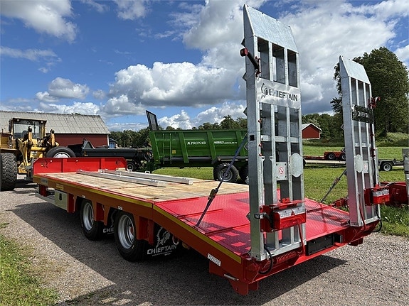 Chieftain 2-axl Maskintransportkärra lastbil 4 of 7