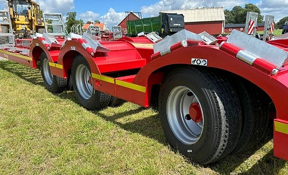 Chieftain 3-axl Skogsmaskintrailer 60 km 30 ton Styrbar 5 of 7