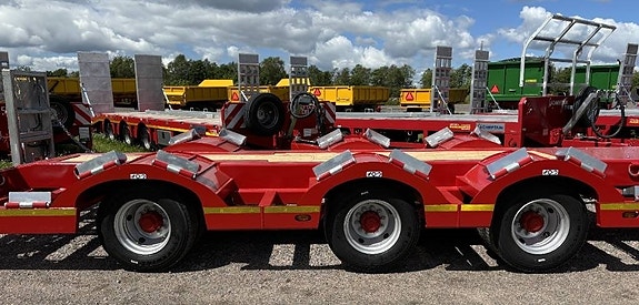 Chieftain 3-axl Skogsmaskintrailer 60 km 30 ton Styrbar 3 of 7