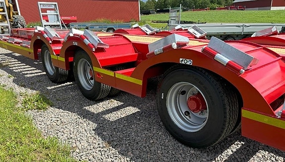 Chieftain 3-axl Skogsmaskintrailer 60 km 30 ton Styrbar 4 of 7