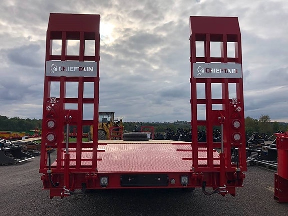 Chieftain Skogsmaskintrailer Stegdäck 27 ton 3 of 11