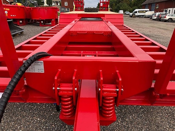 Chieftain Skogsmaskintrailer Stegdäck 27 ton 5 of 11