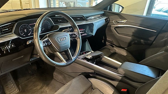 Audi Q8 e-tron 4 of 5