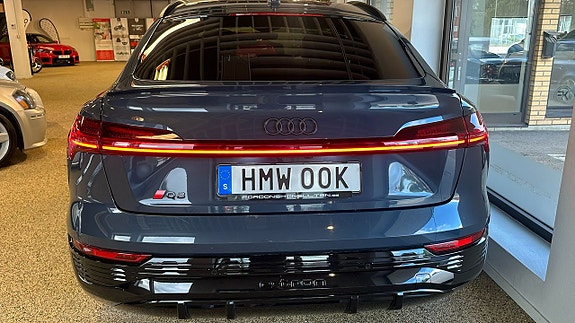 Audi Q8 e-tron 9 of 12