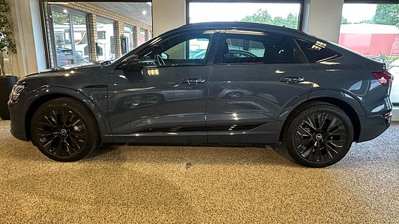 Audi Q8 e-tron 3 of 5