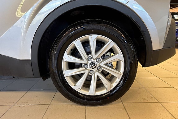 Toyota C-HR 16 of 20