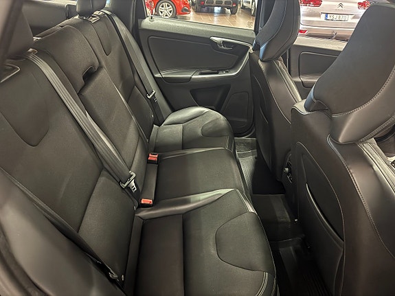 Volvo XC60 5 of 11