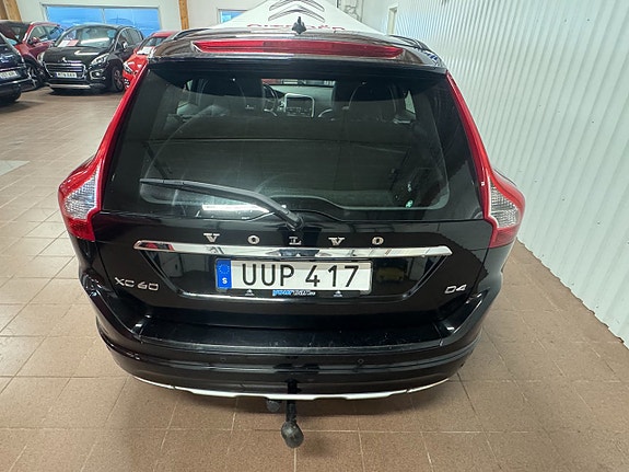 Volvo XC60 2 of 11