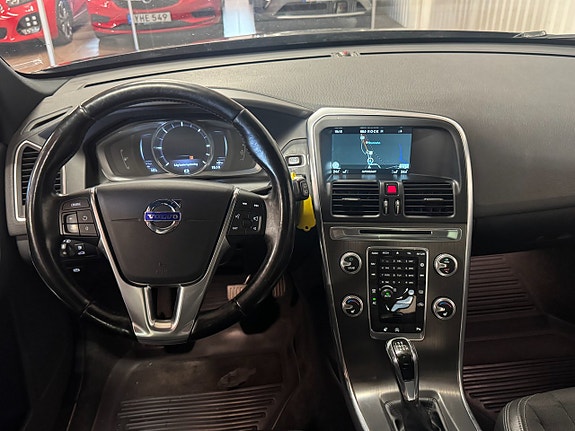 Volvo XC60 8 of 11