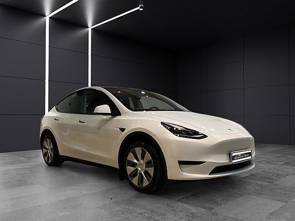 Tesla Model Y 3 of 13