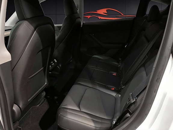 Tesla Model Y 11 of 13